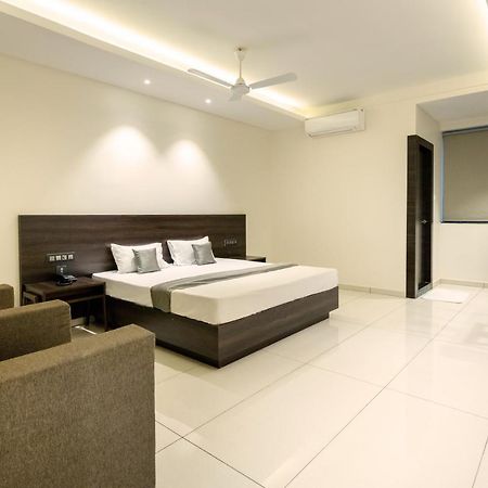 Hotel Paramount Suites & Service Apartments Mangalore Exterior foto