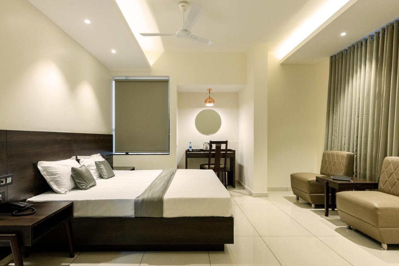 Hotel Paramount Suites & Service Apartments Mangalore Exterior foto