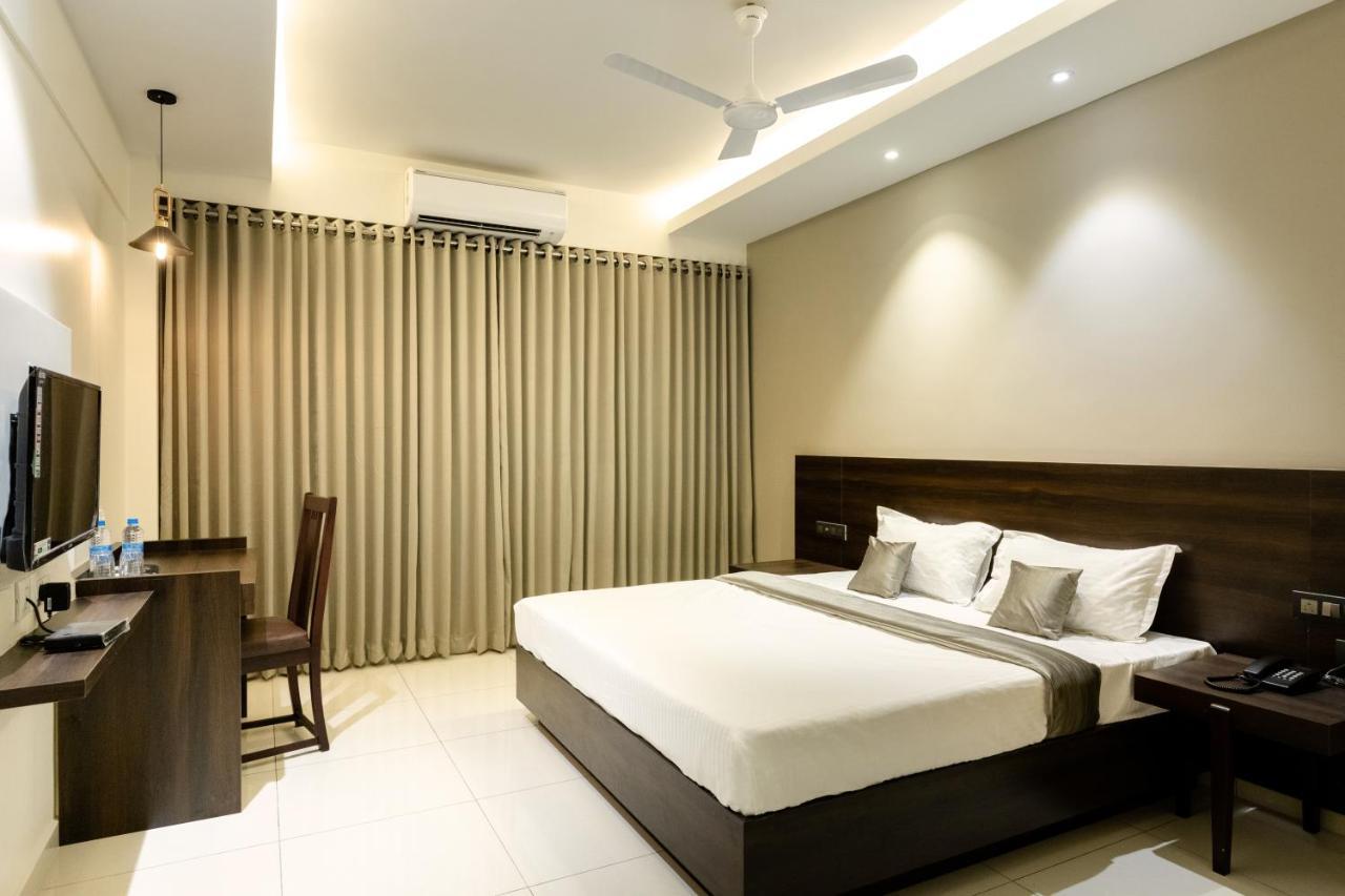 Hotel Paramount Suites & Service Apartments Mangalore Exterior foto